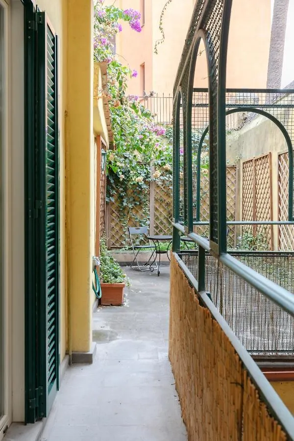 Cozy Apartment With Private Garden At Spanishsteps Rome