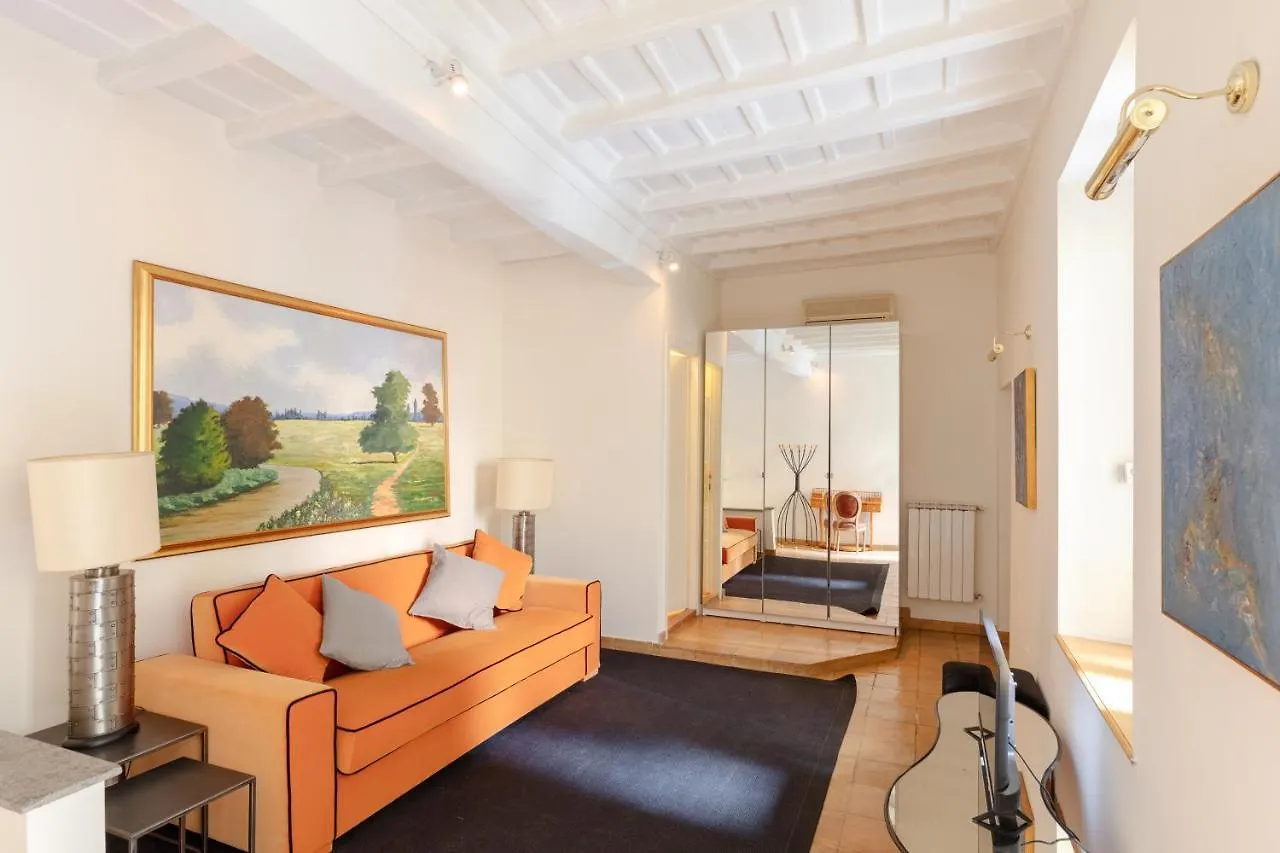 Cozy Apartment With Private Garden At Spanishsteps Rome